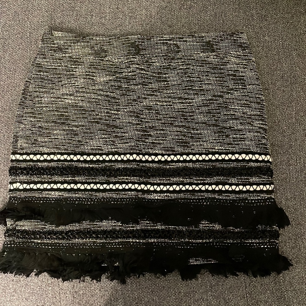 H&M black & white textured mini skirt with fringe / tassels sz 10